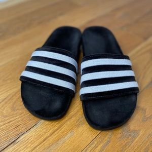 ADIDAS' ADILETTE SLIDE IN VELVET